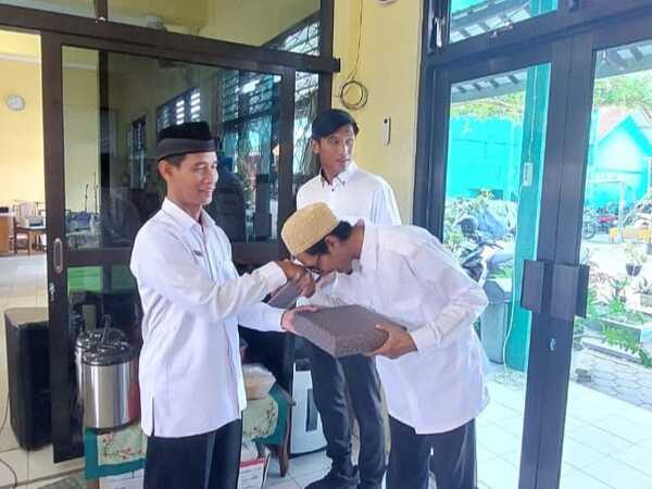 Keindahan Akhlak yang Tak Mudah Dipahami Setiap Orang